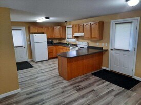80 Eight Rod Rd in Augusta, ME - Building Photo