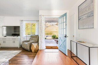 1572 Dover Ave in Thousand Oaks, CA - Building Photo - Building Photo