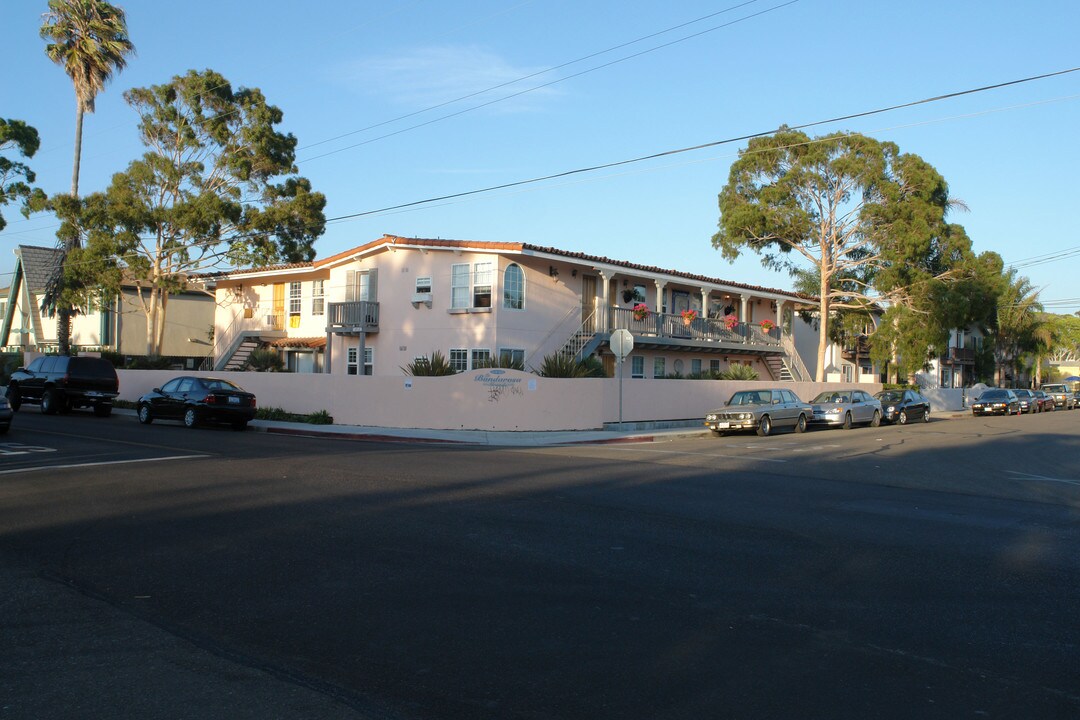 The Hive at 6598 Trigo in Goleta, CA - Foto de edificio