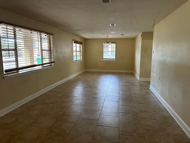 617 Legendre Dr in Slidell, LA - Foto de edificio - Building Photo