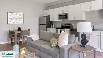 5040 Linbar Dr in Nashville, TN - Building Photo