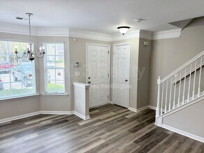 837 Crestwell Cir in Atlanta, GA - Building Photo - Building Photo