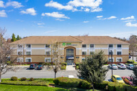 Furnished Studio - Pleasanton in Pleasanton, CA - Foto de edificio - Building Photo