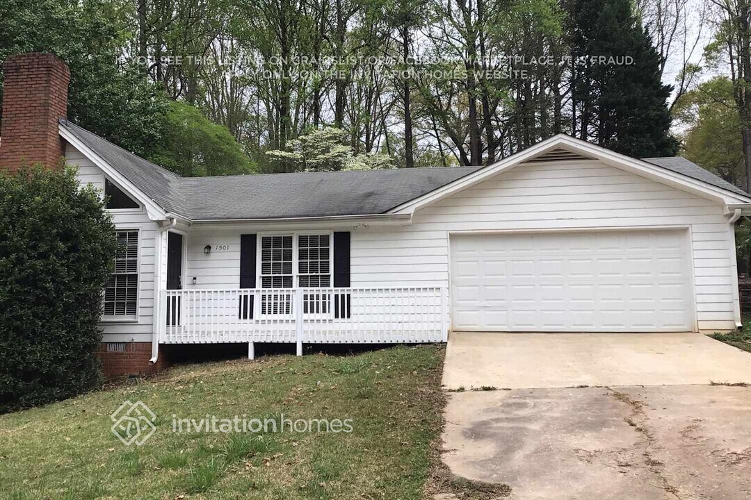 1501 Sundale Dr in Lawrenceville, GA - Building Photo