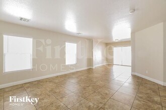 8428 Lost Gold Ave in Las Vegas, NV - Building Photo - Building Photo