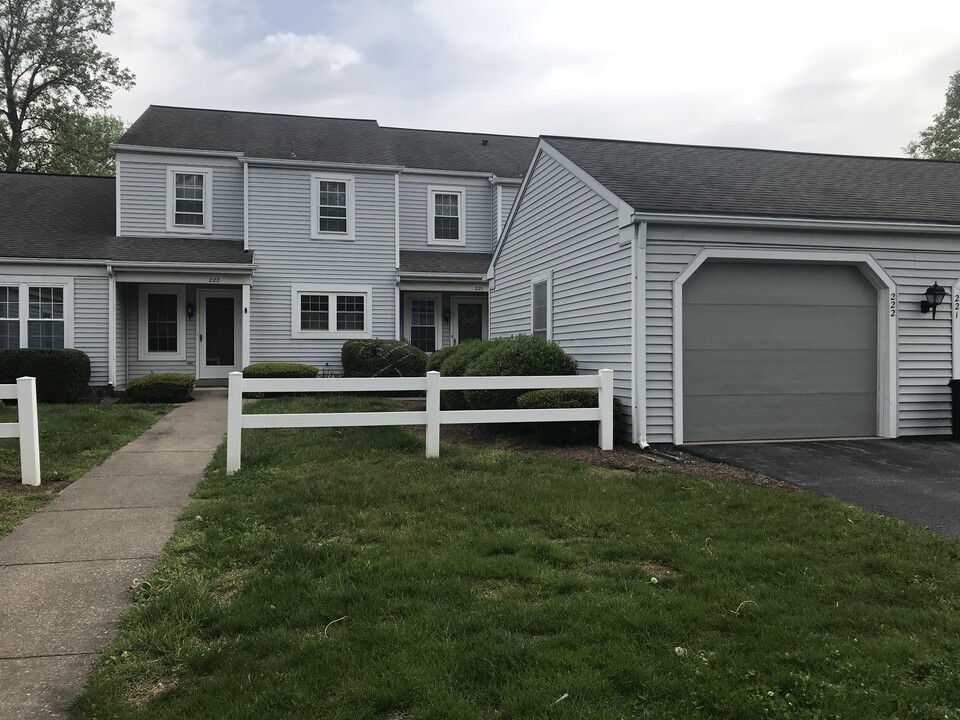 222 Cambridge Ct in Palmyra, PA - Foto de edificio