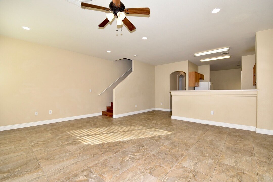 8823 Roping Rodeo Ave in Las Vegas, NV - Building Photo