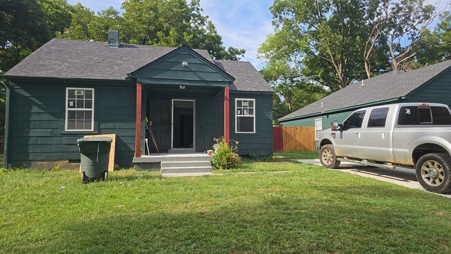 property at 2816 Arlington Ave