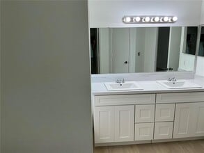 7350 Westpointe Blvd in Orlando, FL - Foto de edificio - Building Photo