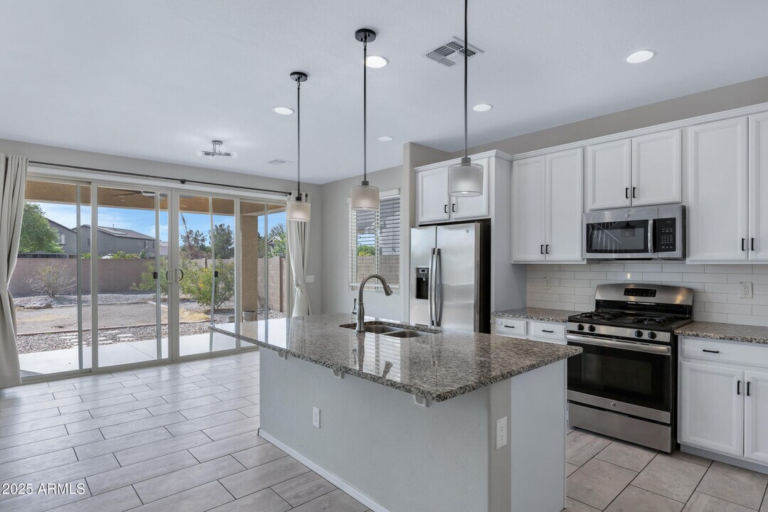 19566 N Crestview Ln in Maricopa, AZ - Building Photo