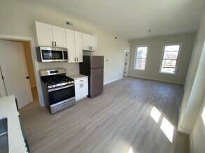 1322 W Ohio St, Unit 2R in Chicago, IL - Foto de edificio - Building Photo