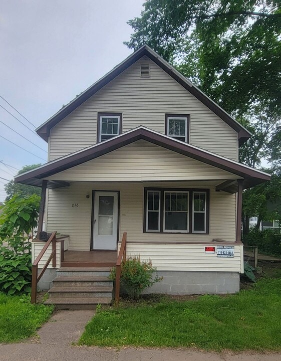 216 8th Ave in Eau Claire, WI - Building Photo