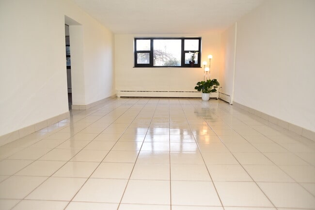 62 S Forster Park Dr in Oakville, ON - Building Photo - Building Photo