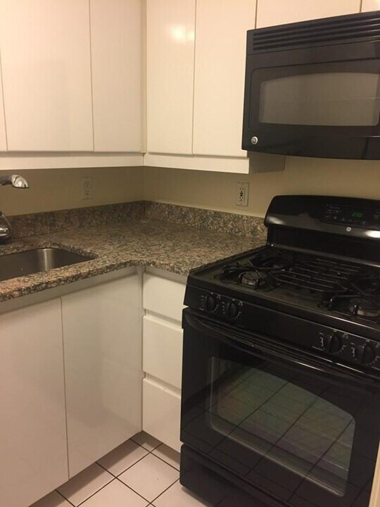240 Tremont St, Unit 806 in Boston, MA - Building Photo