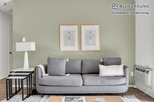 1600 Villa St in Mountain View, CA - Foto de edificio - Building Photo