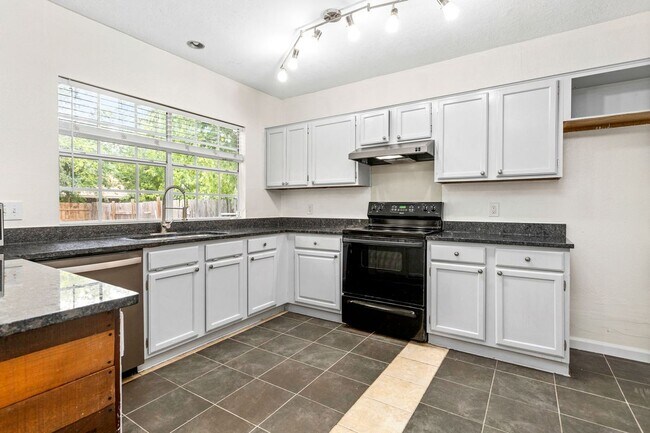 9110 Chinon in San Antonio, TX - Building Photo - Building Photo