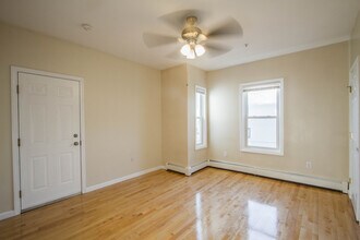 19 Wilson St, Unit 2nd Floor in Worcester, MA - Building Photo - Building Photo