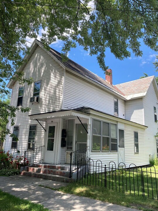 50-52-52 Howard St in Burlington, VT - Building Photo
