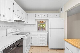 8605 W Sample Rd in Coral Springs, FL - Building Photo - Building Photo