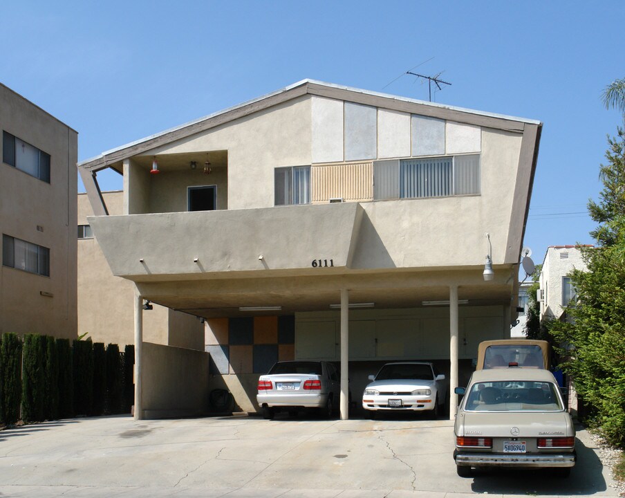 6111 Saturn St in Los Angeles, CA - Building Photo