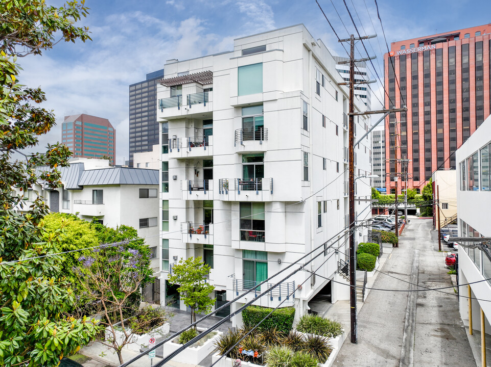 10911-10915 Wellworth Ave in Los Angeles, CA - Building Photo