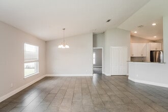 433 Bloomfield Dr in Poinciana, FL - Building Photo - Building Photo