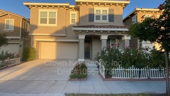 1536 Bella Vita St in Tracy, CA - Foto de edificio - Building Photo