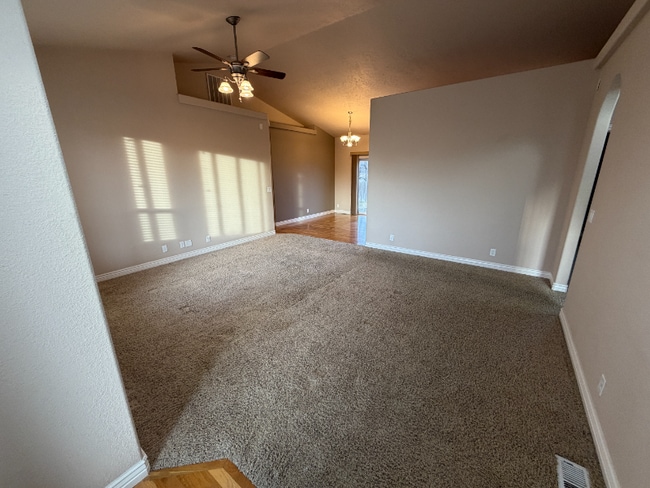 1820 SW Silverstone Ave in Mountain Home, ID - Foto de edificio - Building Photo