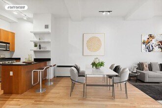 252 7th Ave in New York, NY - Building Photo - Building Photo