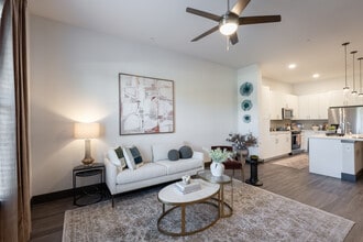 Harden at Public Market in Fort Worth, TX - Foto de edificio - Interior Photo