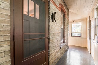 113 Elm St in Elgin, IL - Building Photo - Building Photo