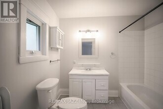 118 Eastwood Rd in Toronto, ON - Building Photo - Building Photo