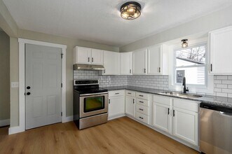 1670 E Florida St in Springfield, MO - Building Photo - Building Photo