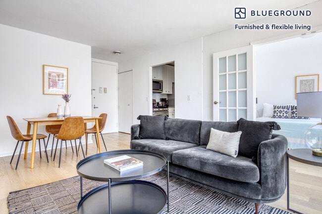400 Chambers St in New York, NY - Building Photo - Building Photo