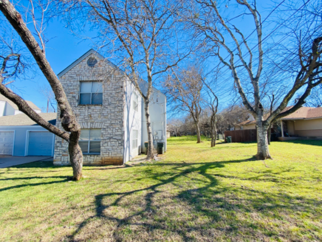 103 Hughson Ct in San Marcos, TX - Building Photo - Building Photo