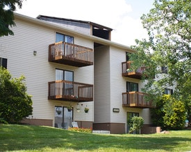 Oakwood Apartments in Florence, KY - Building Photo - Building Photo