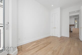 996 Decatur St, Unit 996 Decatur St in Brooklyn, NY - Building Photo - Building Photo