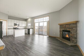 5030 Fountain Ln N in Plymouth, MN - Building Photo - Building Photo