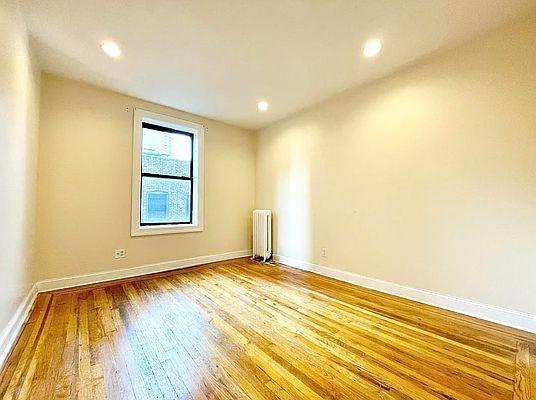 11 Dongan Pl in New York, NY - Building Photo - Building Photo