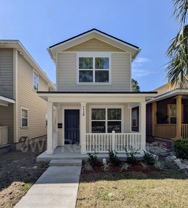 1130 Oakley St in Jacksonville, FL - Building Photo