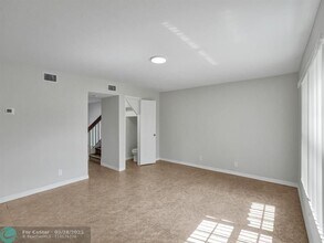 8503 NW 35th Ct in Coral Springs, FL - Building Photo - Building Photo
