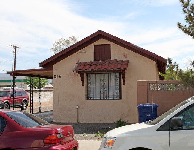 516 Palomas Dr SE in Albuquerque, NM - Foto de edificio - Building Photo