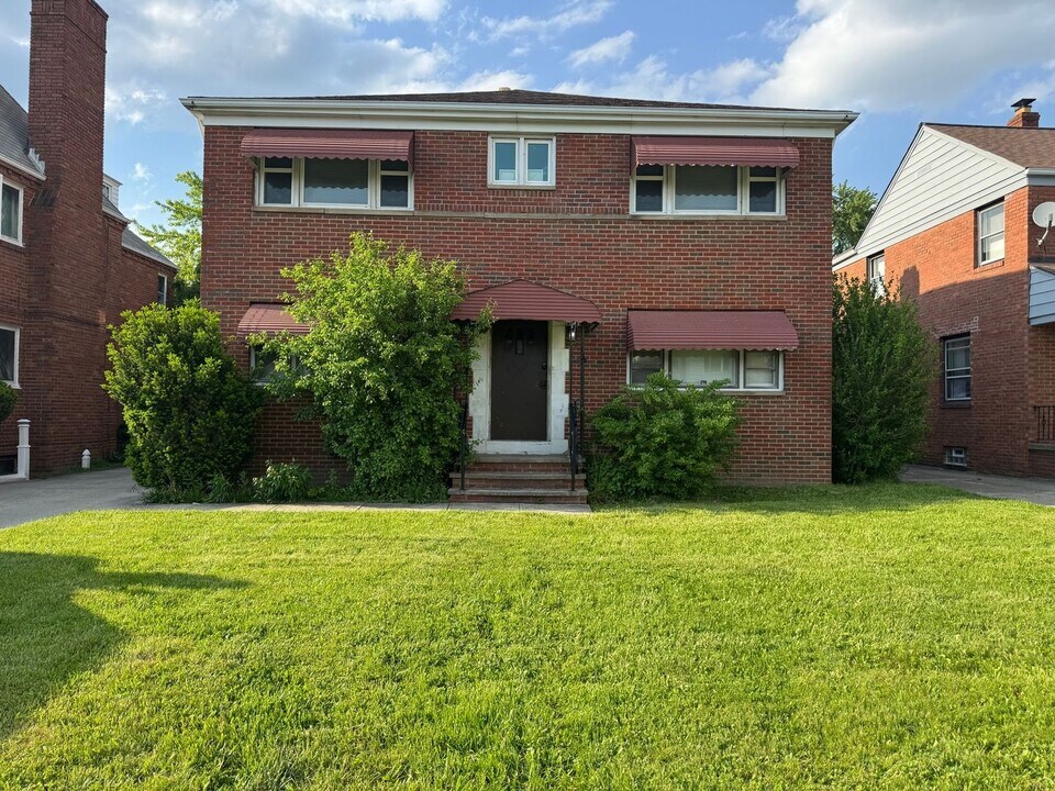4023 Okalona Rd in South Euclid, OH - Building Photo