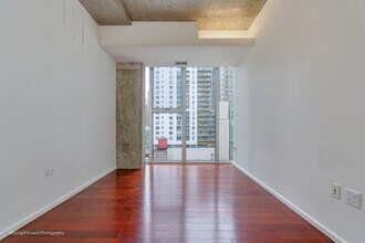 550 N St Clair St in Chicago, IL - Building Photo - Building Photo
