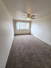 Fleur de Lis Apartments in Oshkosh, WI - Foto de edificio - Building Photo
