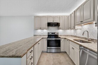 1520 15th Ln in Palm Beach Gardens, FL - Building Photo - Building Photo