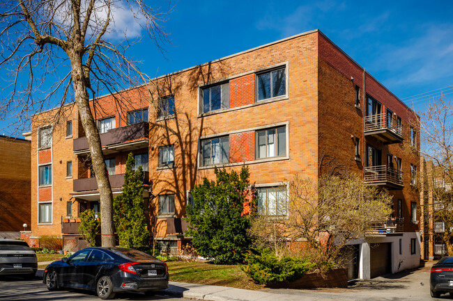 5854 Decelles Pl in Montréal, QC - Building Photo - Building Photo