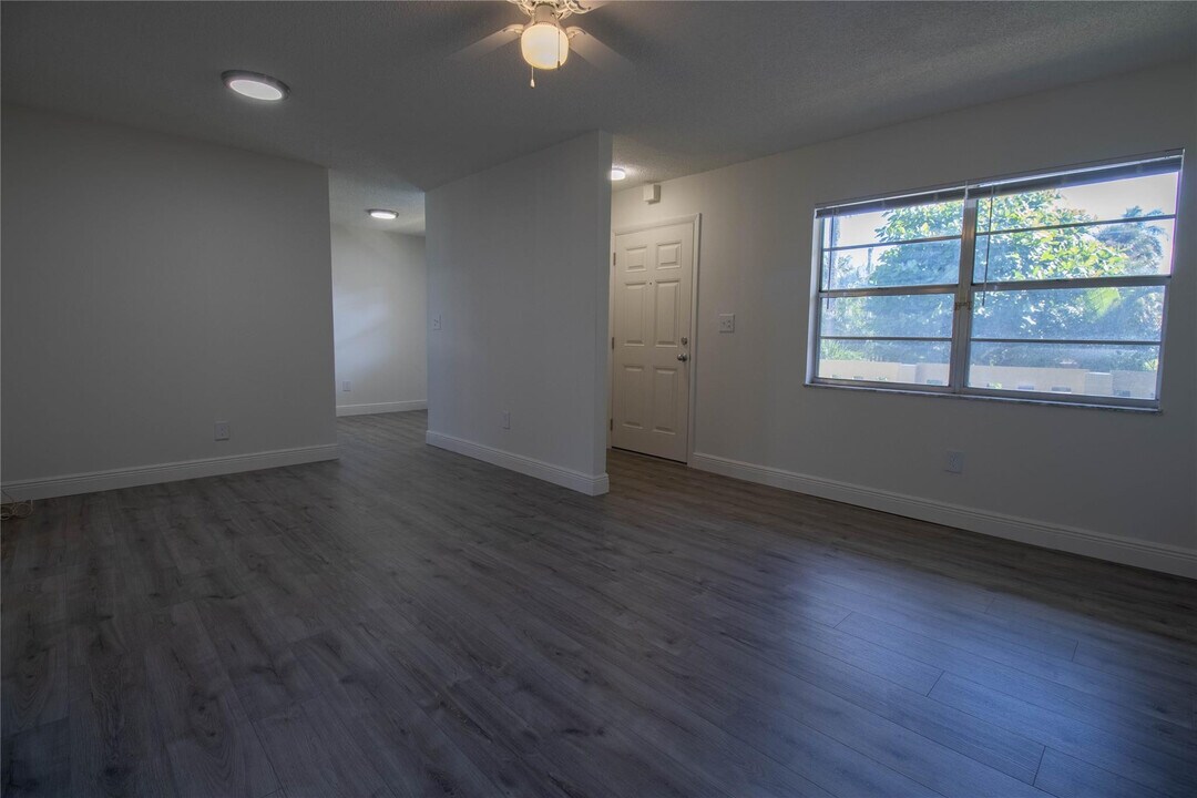 1507 Argyle Dr in Fort Lauderdale, FL - Building Photo