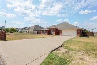 622 Parker Ln in Granbury, TX - Building Photo - Building Photo