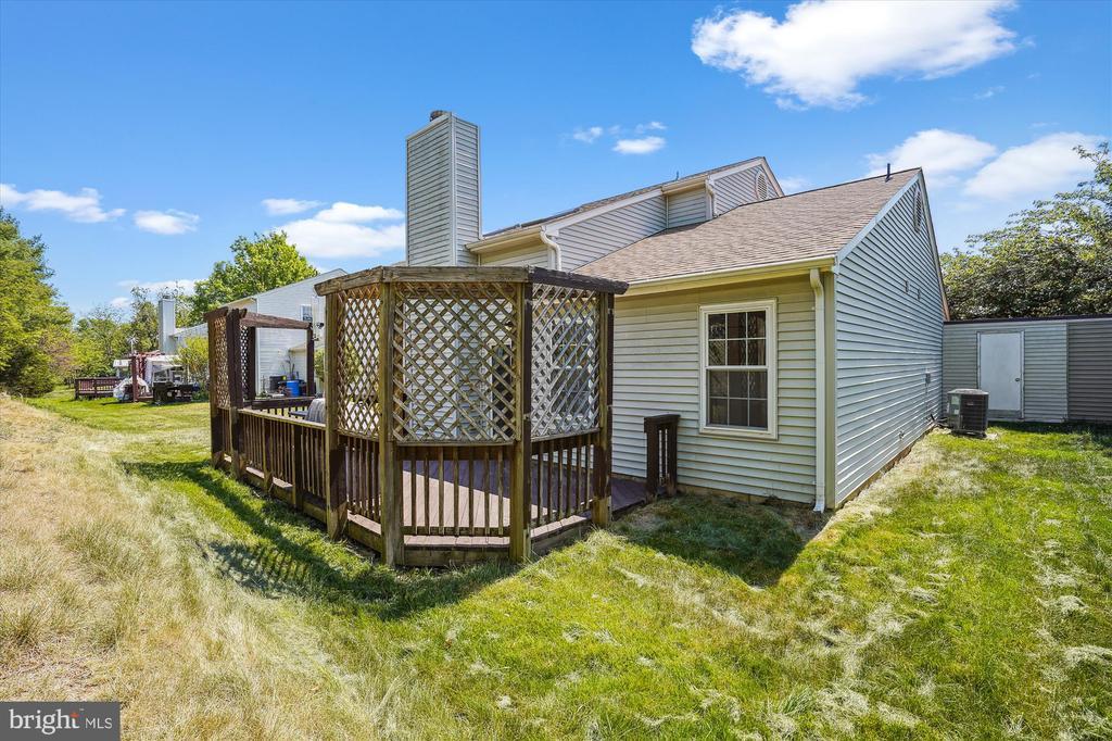 13508 Coates Ln in Herndon, VA - Building Photo